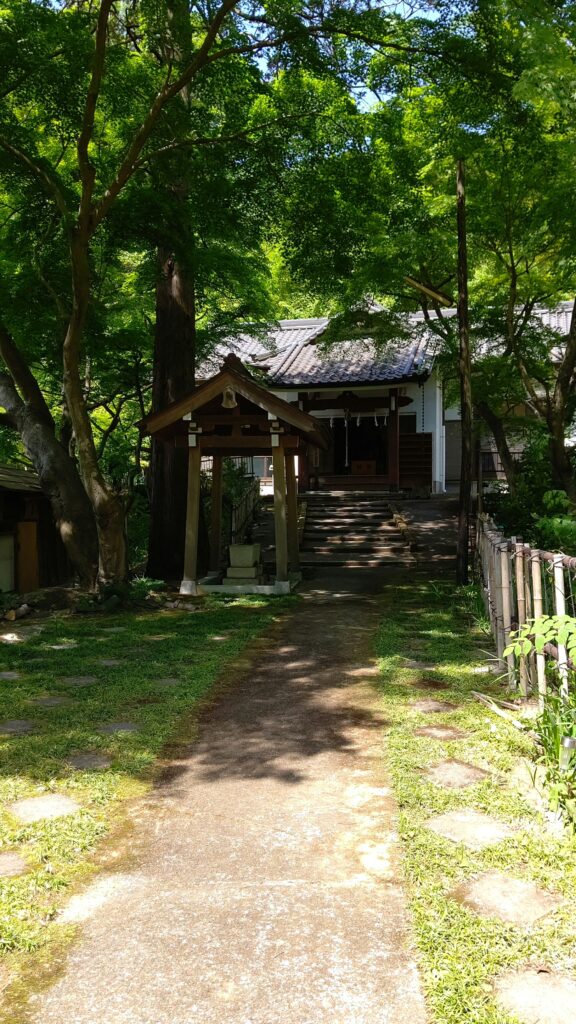 子どもの頃によく遊んだ弁天堂への参道